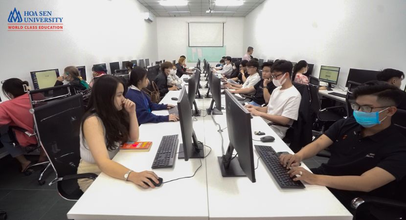 Tân sinh viên nên xem xét các khoản học phí và học bổng h?tr?t?nhà trường